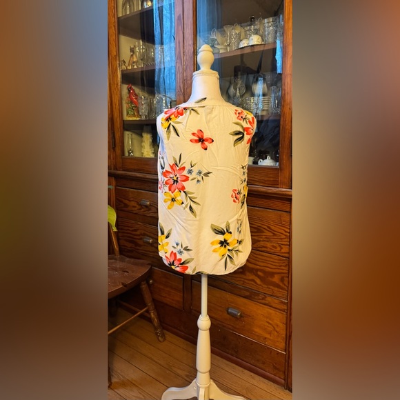 Old Navy White Floral Top with Red and Green Accents - Picture 3 of 5